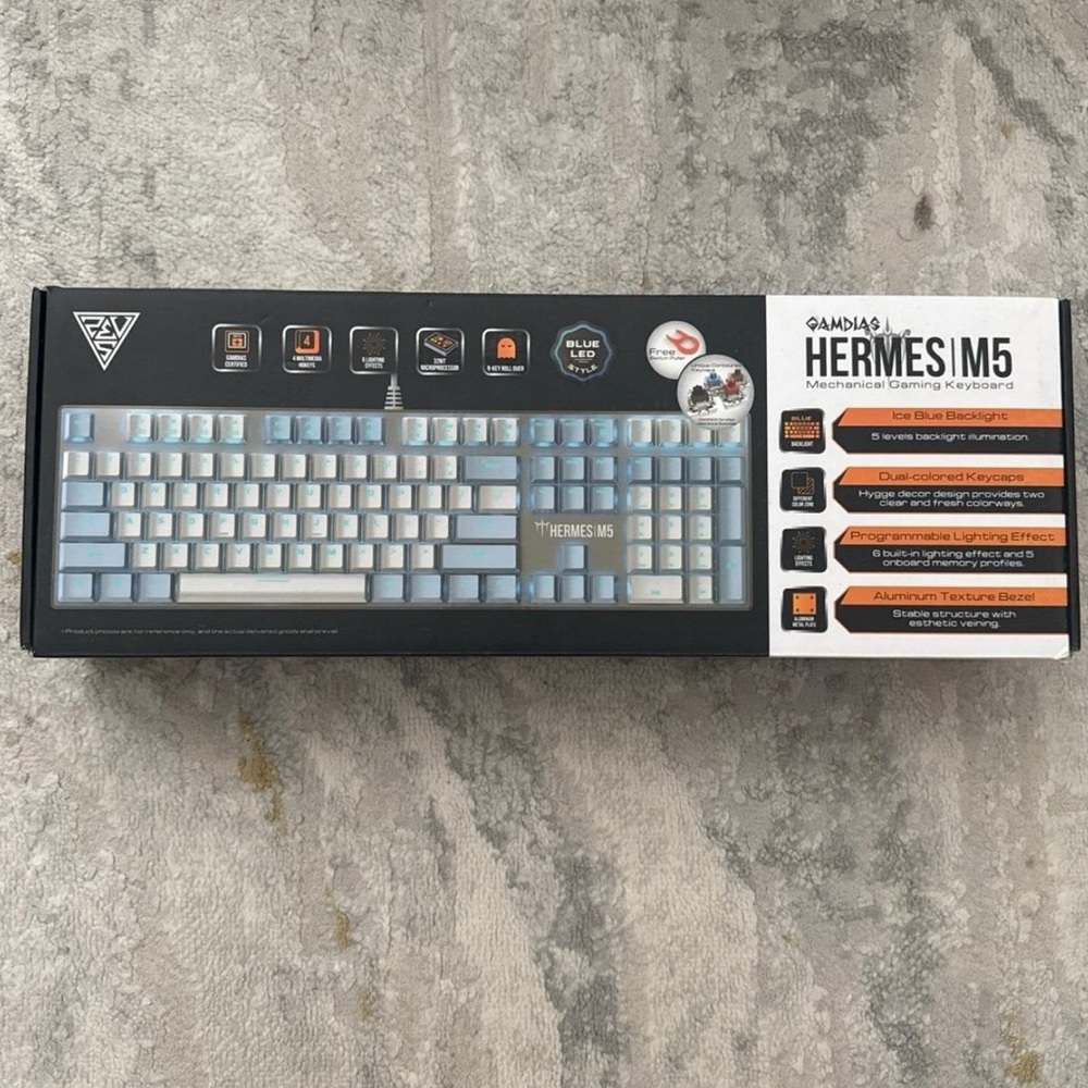 Hermes M5 Keyboard in Blue and White